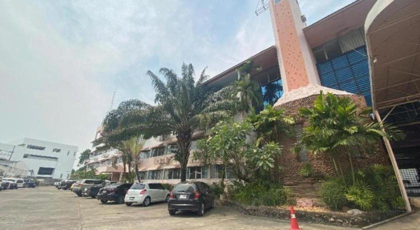 OYO 903 Madame Kim Hostel Lampang Exterior foto